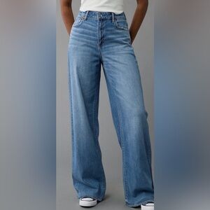 AE Dreamy Drape
Stretch Super High-Waisted Baggy Wide-
Leg Jean